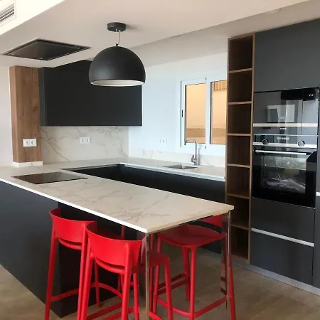 Mikel, Oceanfront Apartment *
